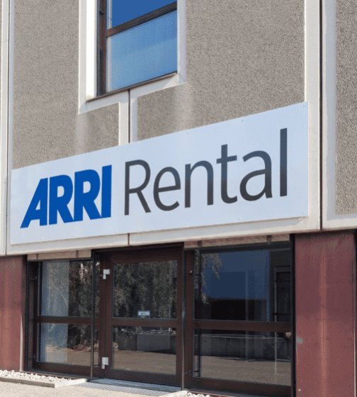 referenz-arri-rental-fassadenschild-1-768x561